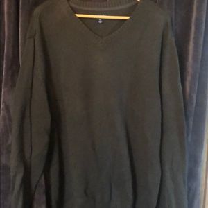 Men’s v-neck olive sweater